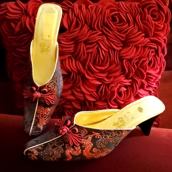 A D H S. F Shoes - Chinese Style,  Woman's Shoe, Size 7 1/2